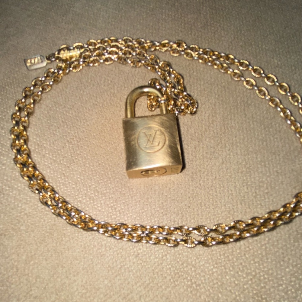 Louis Vuitton RARE 201 Series 100% Authentic Gold Lock & Vintage Chain & Ribbon! - Picture 10 of 10